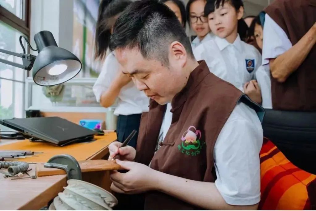 养鱼致富经_致富经养鱼一年多赚1000万_致富经养鱼视频大全集