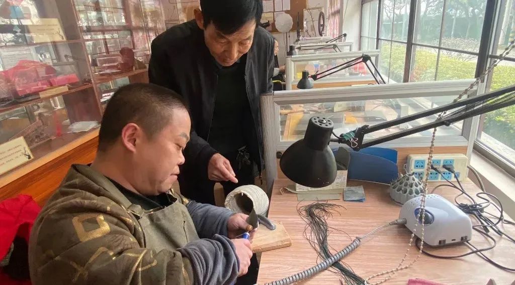 养鱼致富经_致富经养鱼一年多赚1000万_致富经养鱼视频大全集