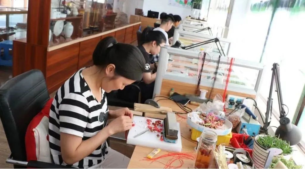 养鱼致富经_致富经养鱼视频大全集_致富经养鱼一年多赚1000万