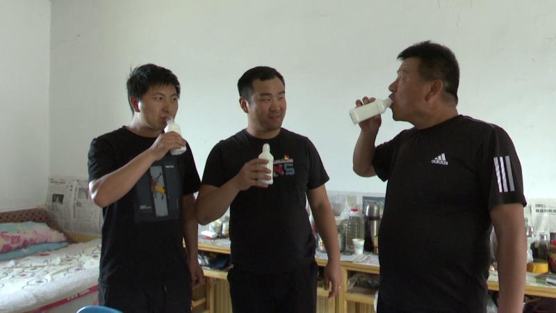 养驴的效益_致富经养驴_驴养殖前景
