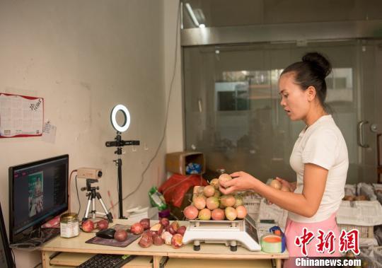 一颗超甜的寻乌百香果——网红农民“百香姐”的直播致富经