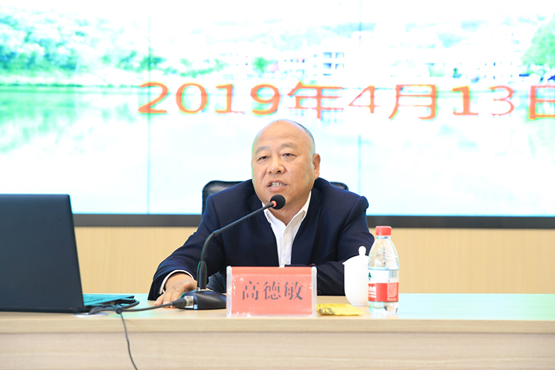 四川省成都市郫都区唐昌镇战旗村党总支书记高德敏为示范班授课