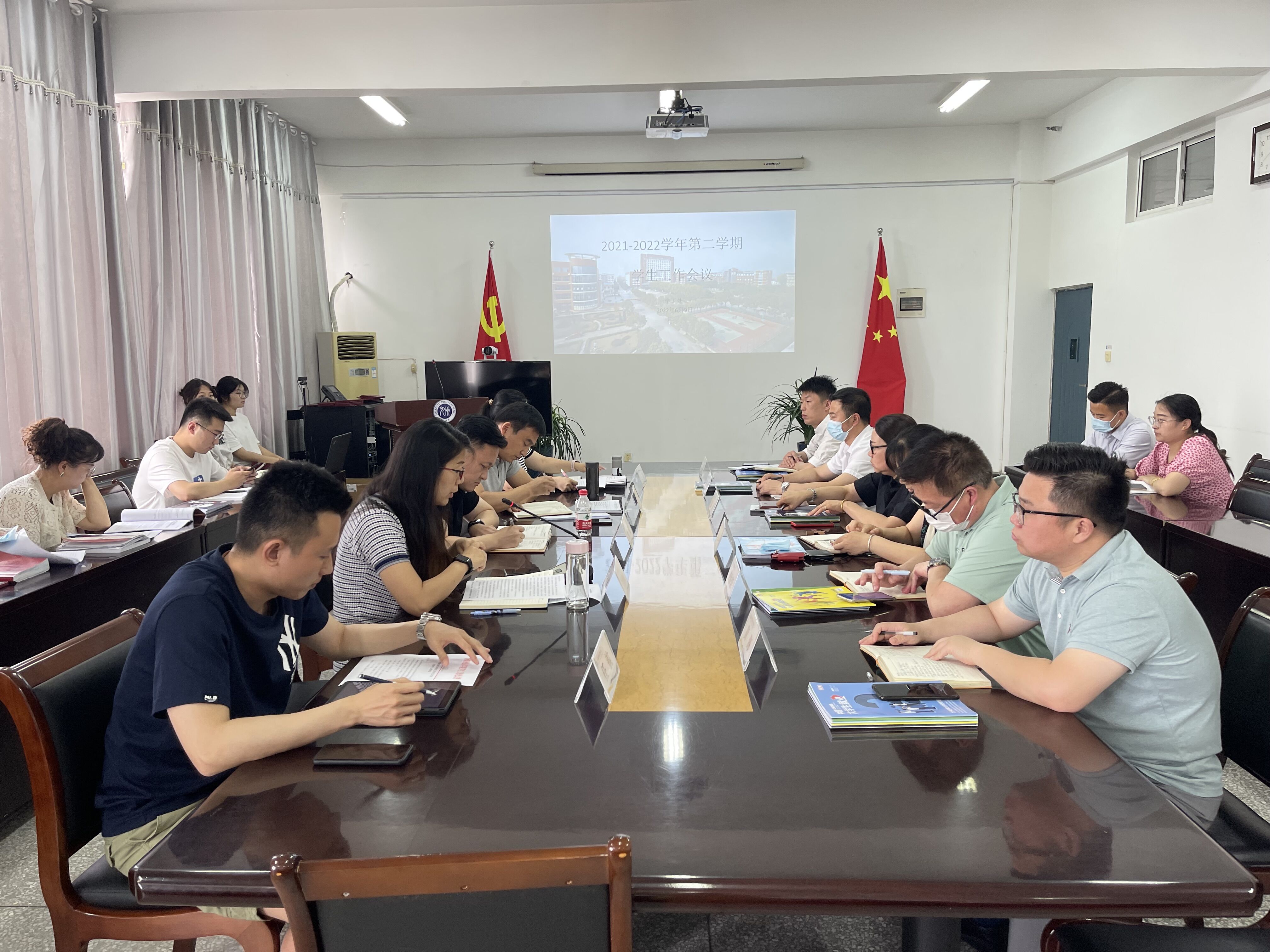 学院组织召开辅导员工作经验交流会