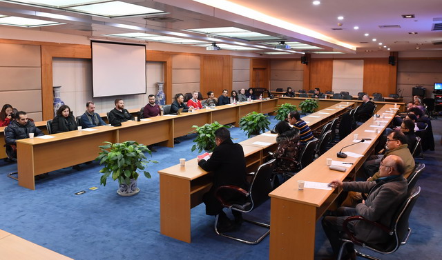 学校举行外籍教师年终总结交流会