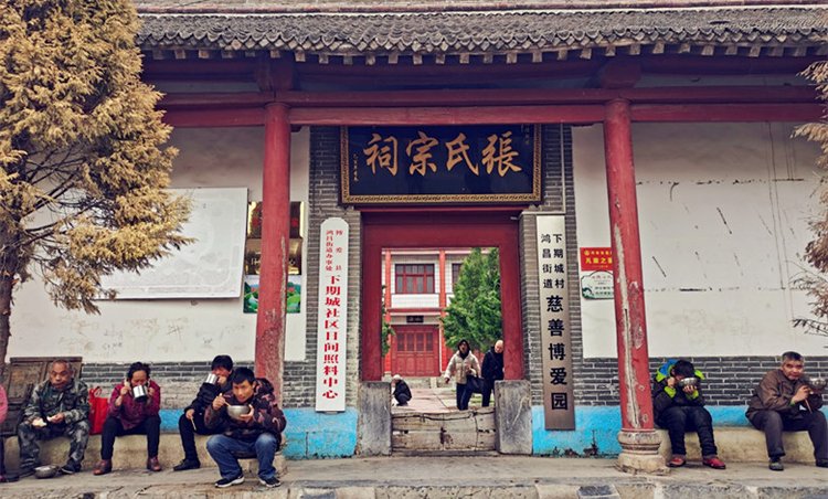 残疾 致富经_残疾致富带领村民共赴莓好生活_残疾致富带头人