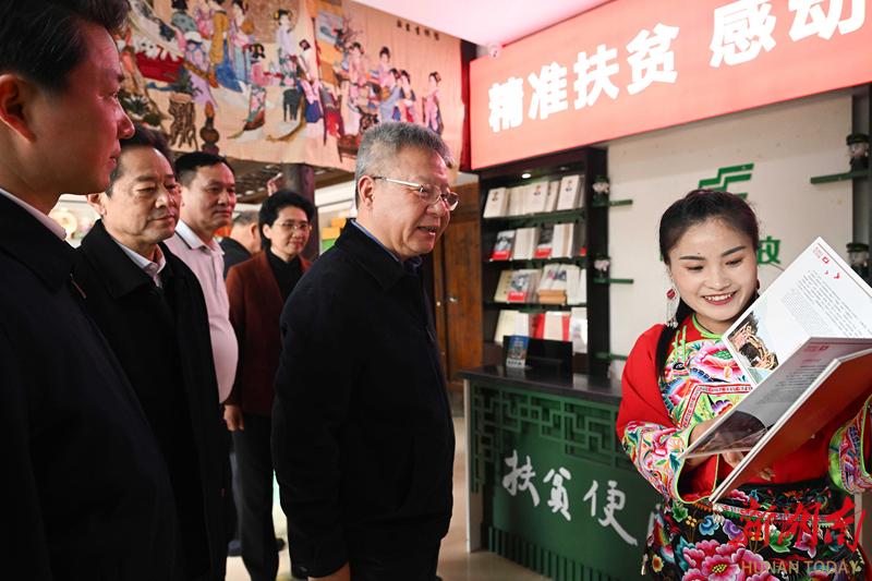 李健中水果致富经_孕妇一天中什么时候吃水果最好_创业卖水果致富故事