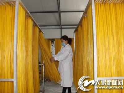 一条“披”上金色外衣的特色农业路