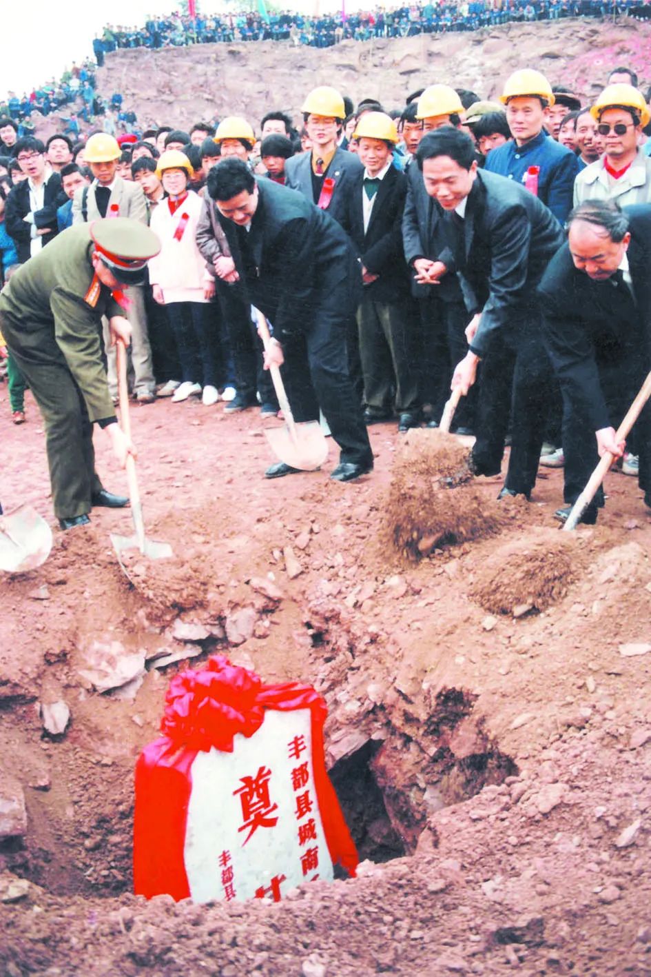 重庆虹鳟鱼养殖基地_重庆鱼火锅鱼腌制_致富经 虹鳟鱼 重庆