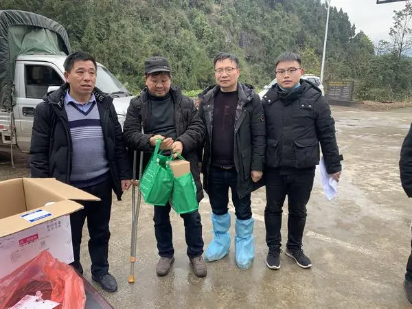 养殖黑猪致富历程_生财有道黑猪养殖视频_黑猪致富经