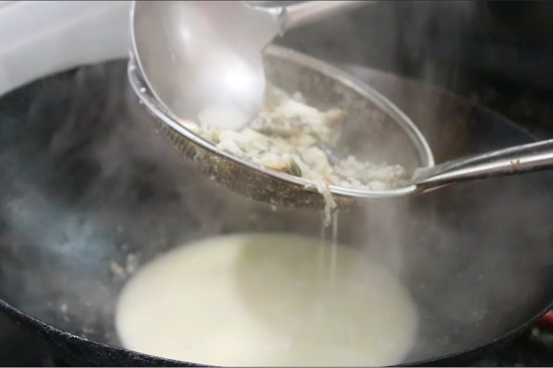 网箱养黑鱼每平方养几多_致富经网箱养黑鱼视频_网箱养黑鱼苗视频