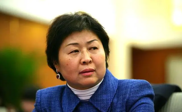 中国第一位女性首富，靠“收废品”白手起家，如今坐拥290亿身家