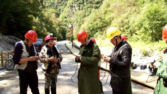 生财有道黑猪养殖视频_致富经黑猪养殖视频_养殖黑猪赚钱吗