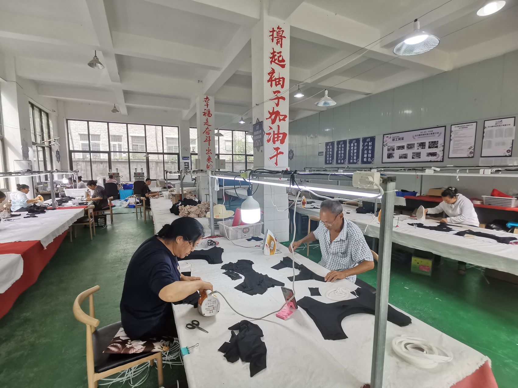 汶川设“总+分”车间，百姓家门口就业挣钱