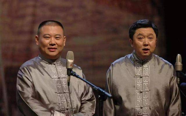 被《德云斗笑社》笑劈叉，岳云鹏选大褂致富，说相声的果然不可信