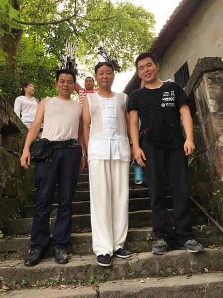 致富经2015养鸡_致富养鸡视频_致富养鸡好段
