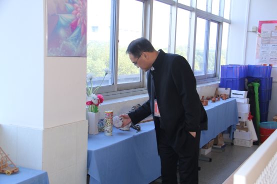 C:\Users\Administrator\Desktop\2019.12.02～04 新优质学校创建现场评估\2019.12.02上午（汇报、巡视校园、听课、访谈）\IMG_8934.JPG