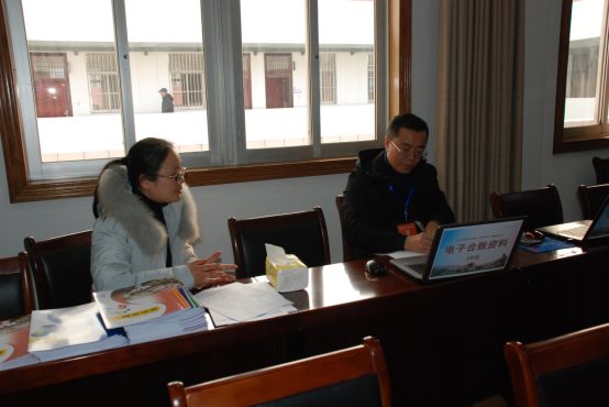 \\172.0.0.7\文档资料-bgs\活动照片\2019年度学校照片\2019秋\2019.12.02～04 新优质学校创建现场评估\2019.12.02下午（听课、大课间、学生自主发展考察活动）\查阅资料-DSC_5139.JPG