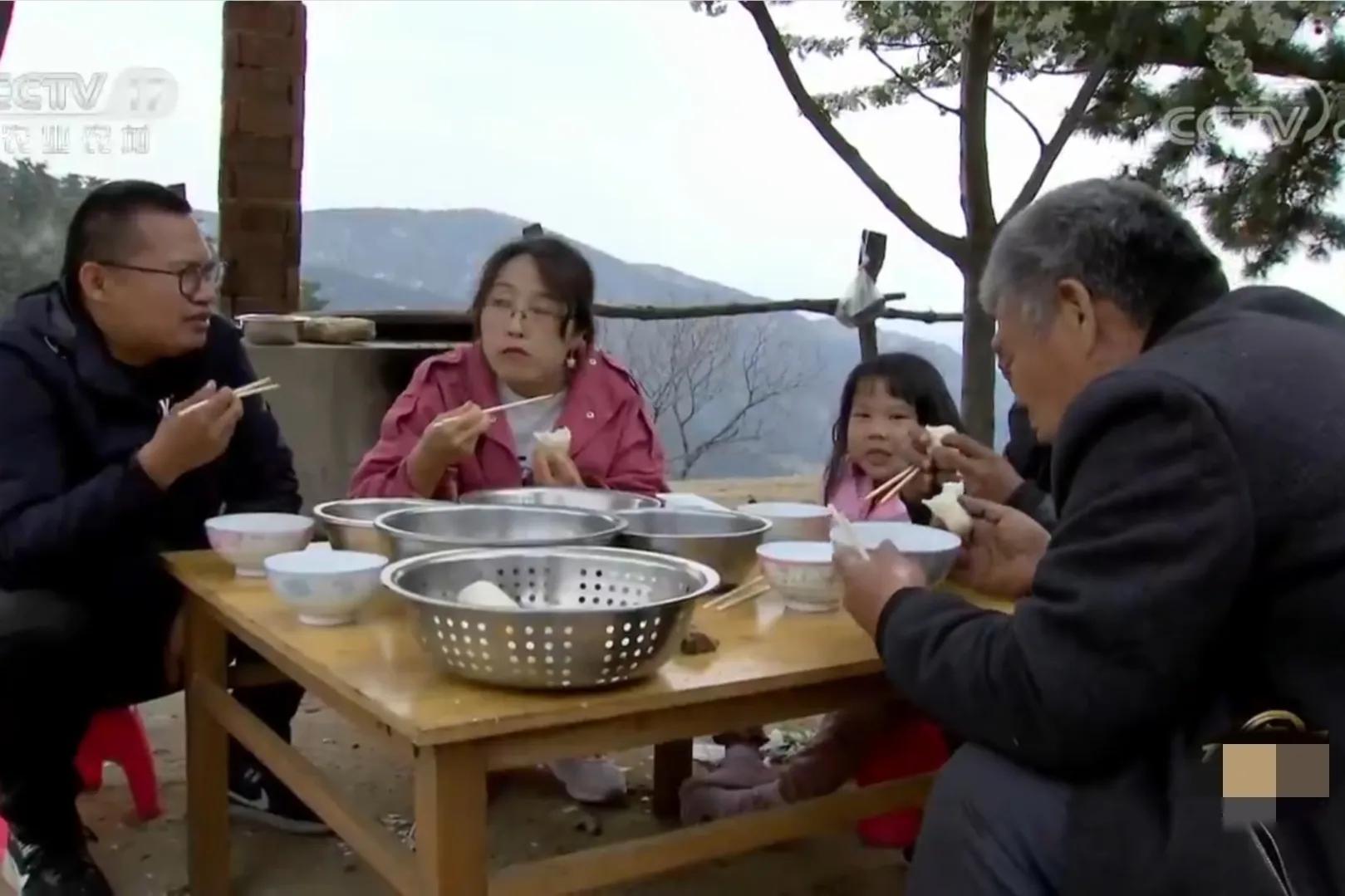 致富经养黑山羊视频播放_致富经黑山羊养殖_致富经湖北黑山羊