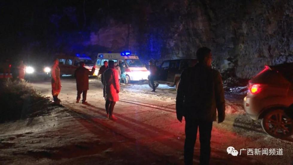 河池一位第一书记扶贫返程途中遇车祸身亡，其孩子还未满3岁