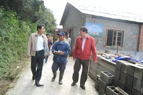 致富养殖农民视频_农民致富养殖业_养殖致富的农民