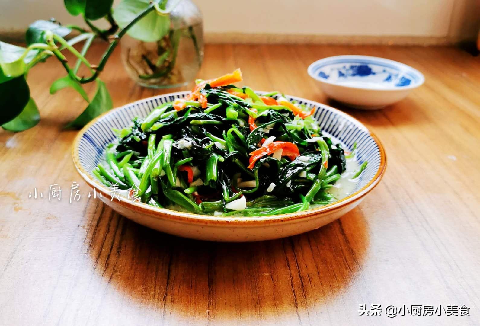 三伏天吃这蔬菜，两元买一把，别总是清炒，用它炒味道就是不一样