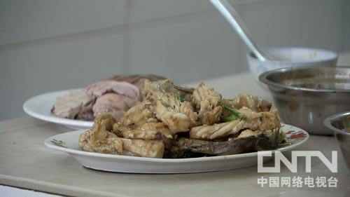 致富养殖草鱼视频_致富养殖草鱼图片_致富经草鱼养殖