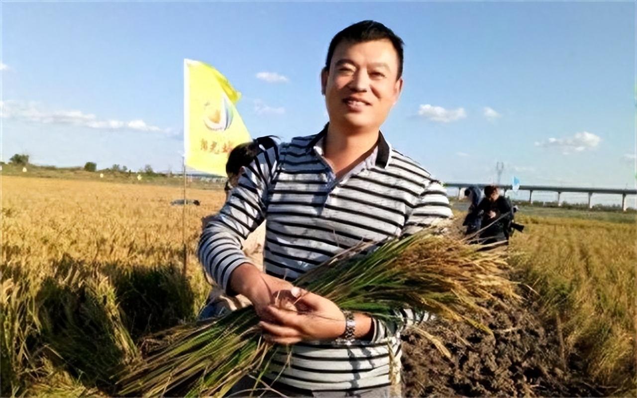 沙漠村民_致富经沙漠上建村庄_沙漠种草致富经视频