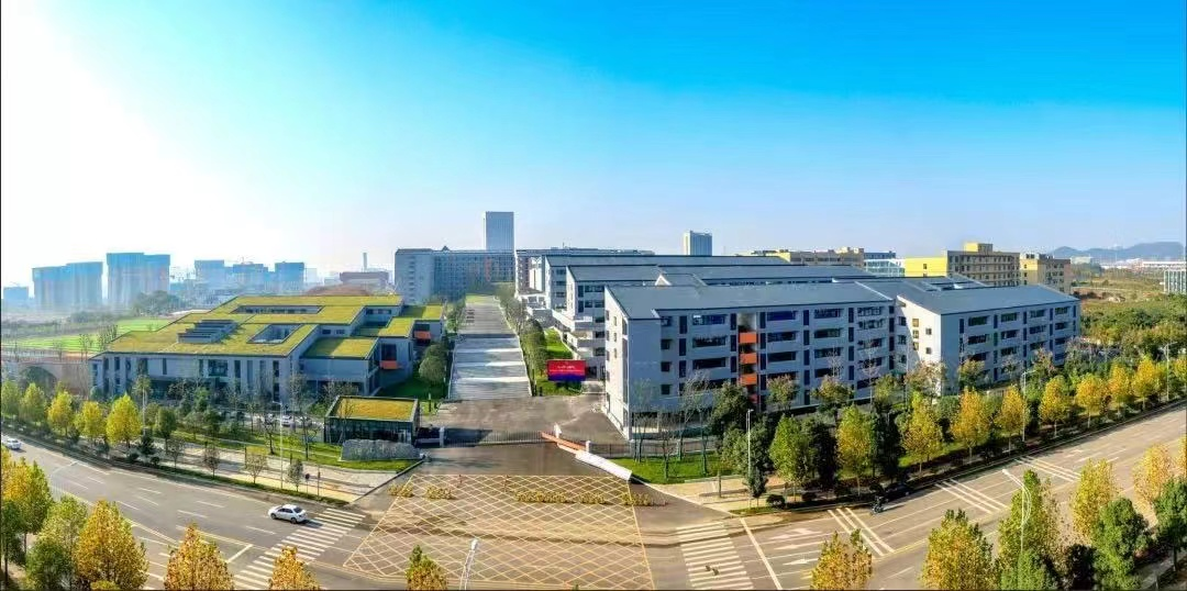 开办一年半的学校，是怎么做到学考通过率100%的？