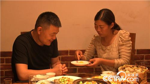 [致富经]女汉子钻深山 奇招赚来野财富 20180829 