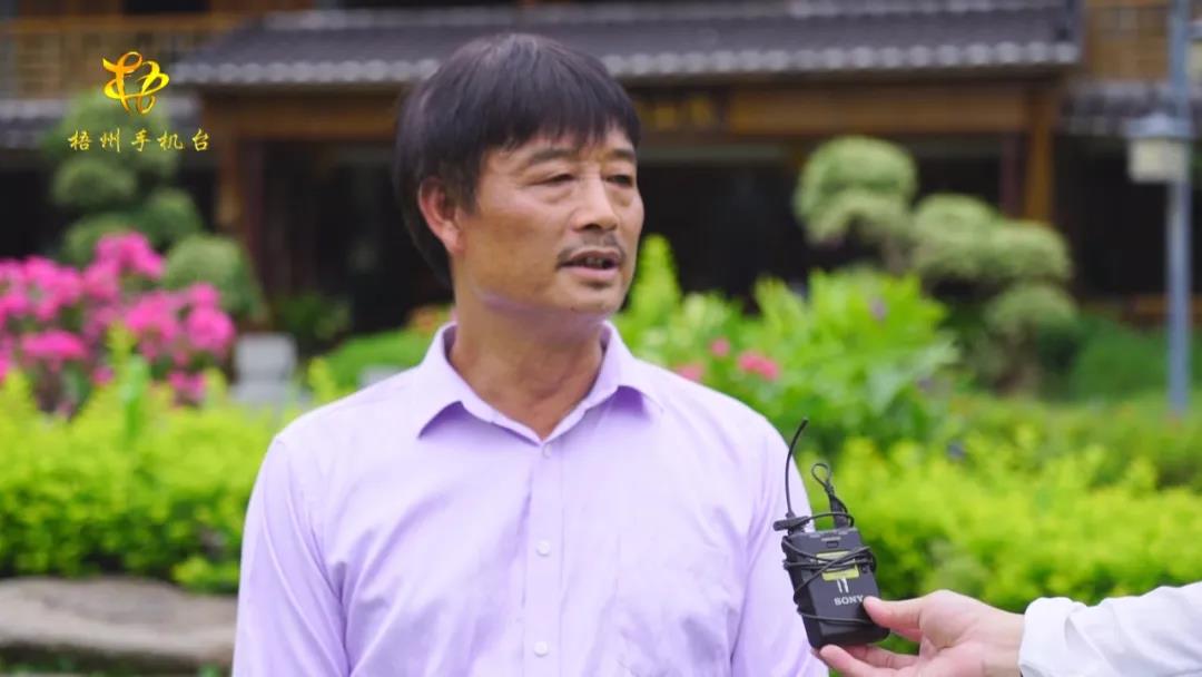 特色中草药种植助力精准扶贫_种植药材脱贫_男子种植中草药脱贫致富