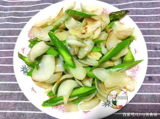 致富经香椿鸡养殖_养殖香椿树赚钱吗_香椿树下养鸡可行吗