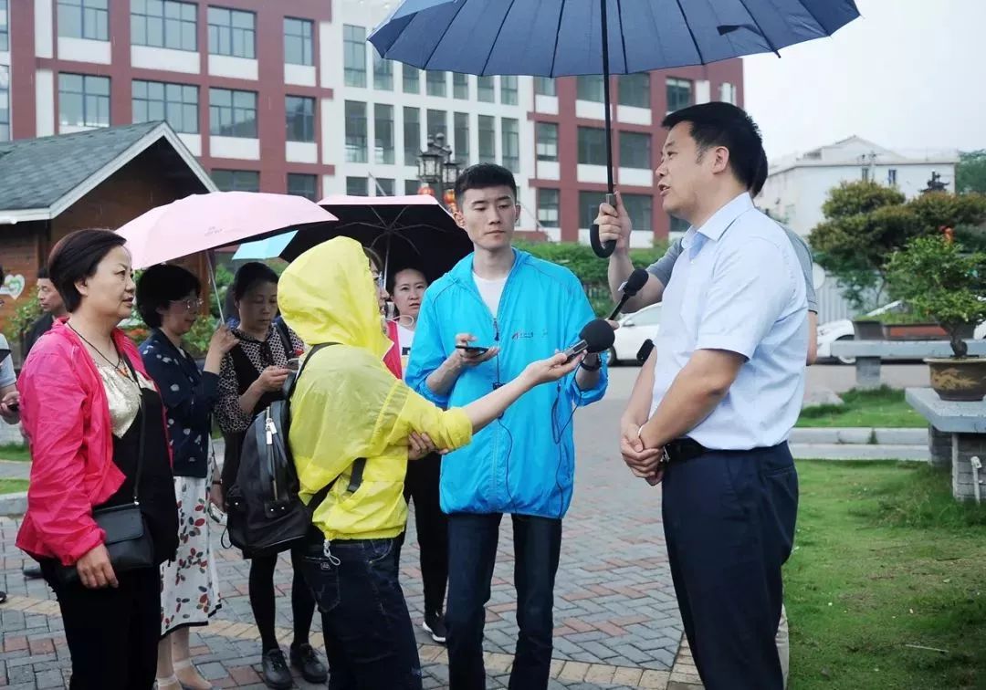蜘蛛养殖场视频_蜘蛛养殖致富视频_视频致富蜘蛛养殖大师