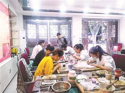 江西赣州孔雀养殖_江西郑镇辉养孔雀致富经_江西孔雀养殖基地