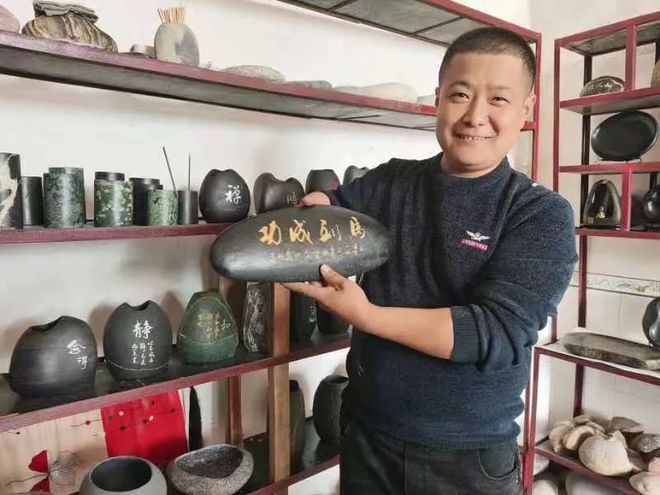 绥德这个农民要火！玩石头玩出了致富路