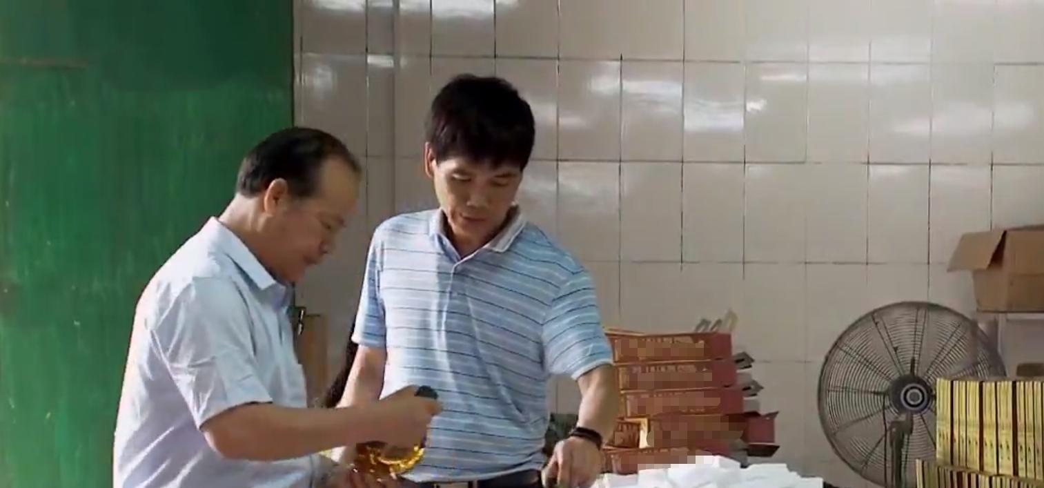 致富经 牛粪养蚯蚓_养蚯蚓喂牛粪加什么饲料最好_牛粪养蚯蚓挣钱吗