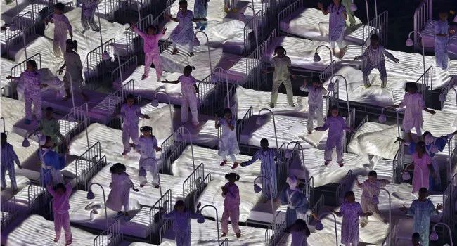600万人排队就医，做手术等3年：疫情重压下英国NHS“病了”