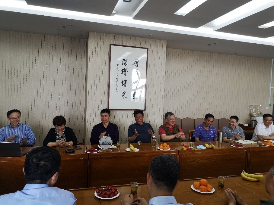 荣休教师倾囊分享教研经验