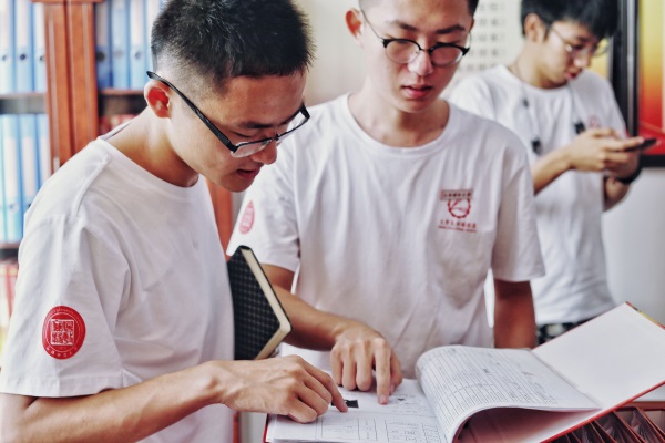 国情社情观察团：枳壳树下的扶贫路