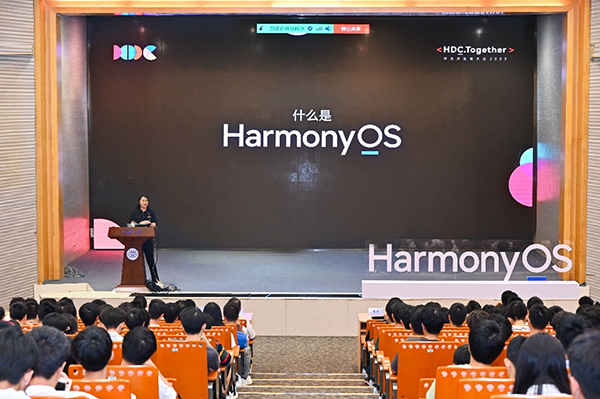 校企携手合作 华为校园公开课在重庆大学落幕