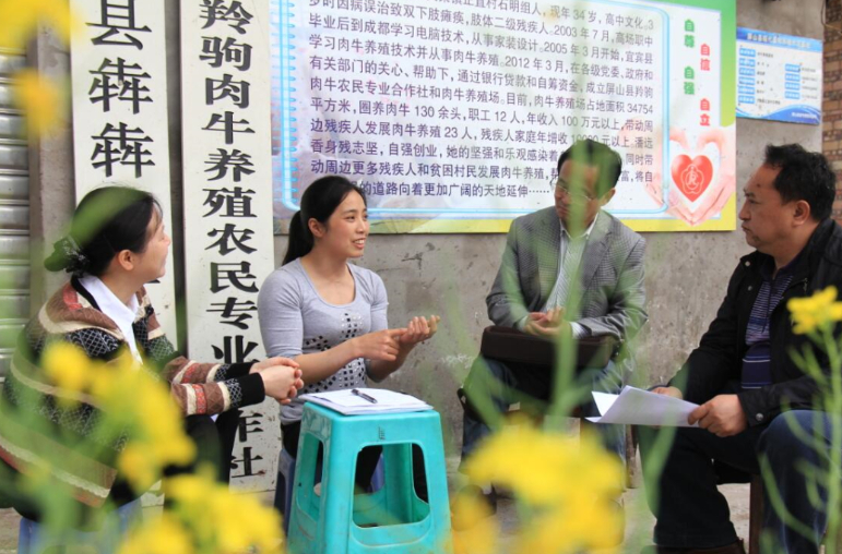 致富经靠手走路潘远香_达人致富学靠你的专业享富人生_潘远香养牛视频央视网