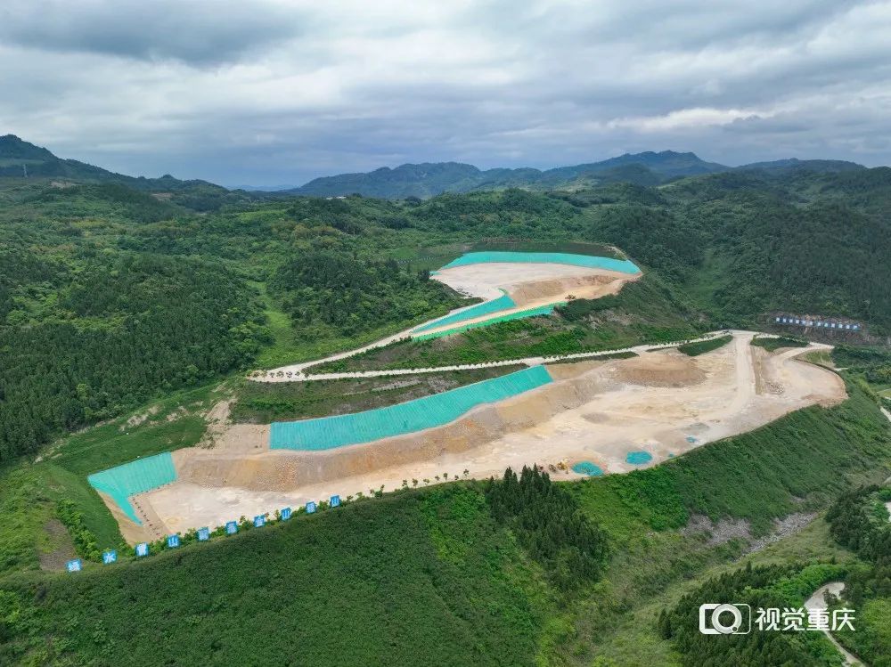 边开采边修复 梁平海螺水泥矿山有本“绿色账”