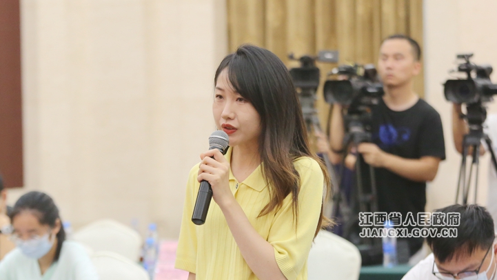 致富经林下养殖_致富经林下养鸡_林下养殖项目