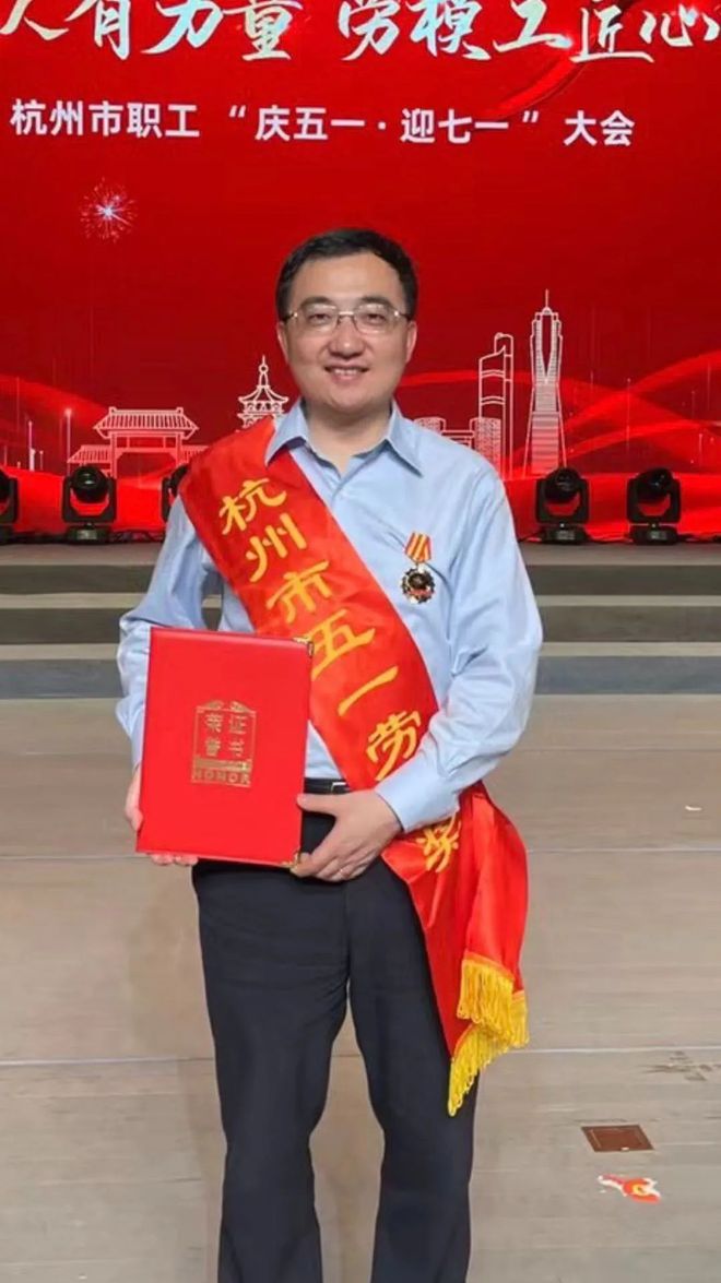 美国读博士回来去卖水果，同学说，你怎么混成这样了