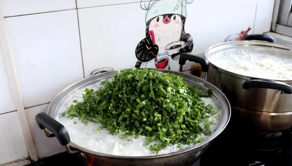 腌酸致富经_酸腌菜制作方法_致富经酸菜