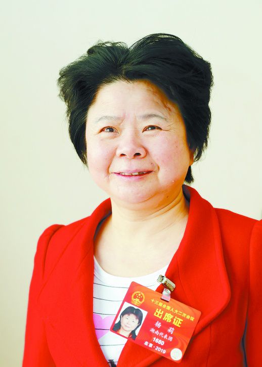 基层代表谈脱贫攻坚：脚踩希望田野 心系贫困乡亲