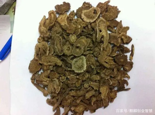 这种药材一亩可以卖8000块钱，是农民脱贫致富的中药材种植项目