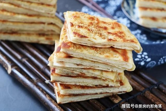2分钟学会做千层饼，经济实惠不用买，味道比饼店的还香