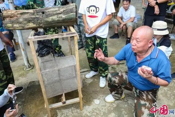 致富经养虫子鸡视频全集_致富虫子养殖方法有哪些_虫子的养殖方法致富经