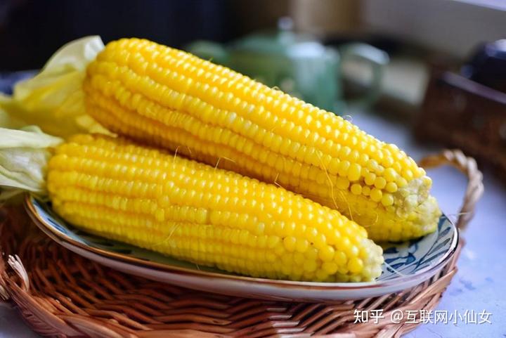 煮嫩玉米，很多人忽略了这2步，难怪不黏不香甜，正确做法在这里