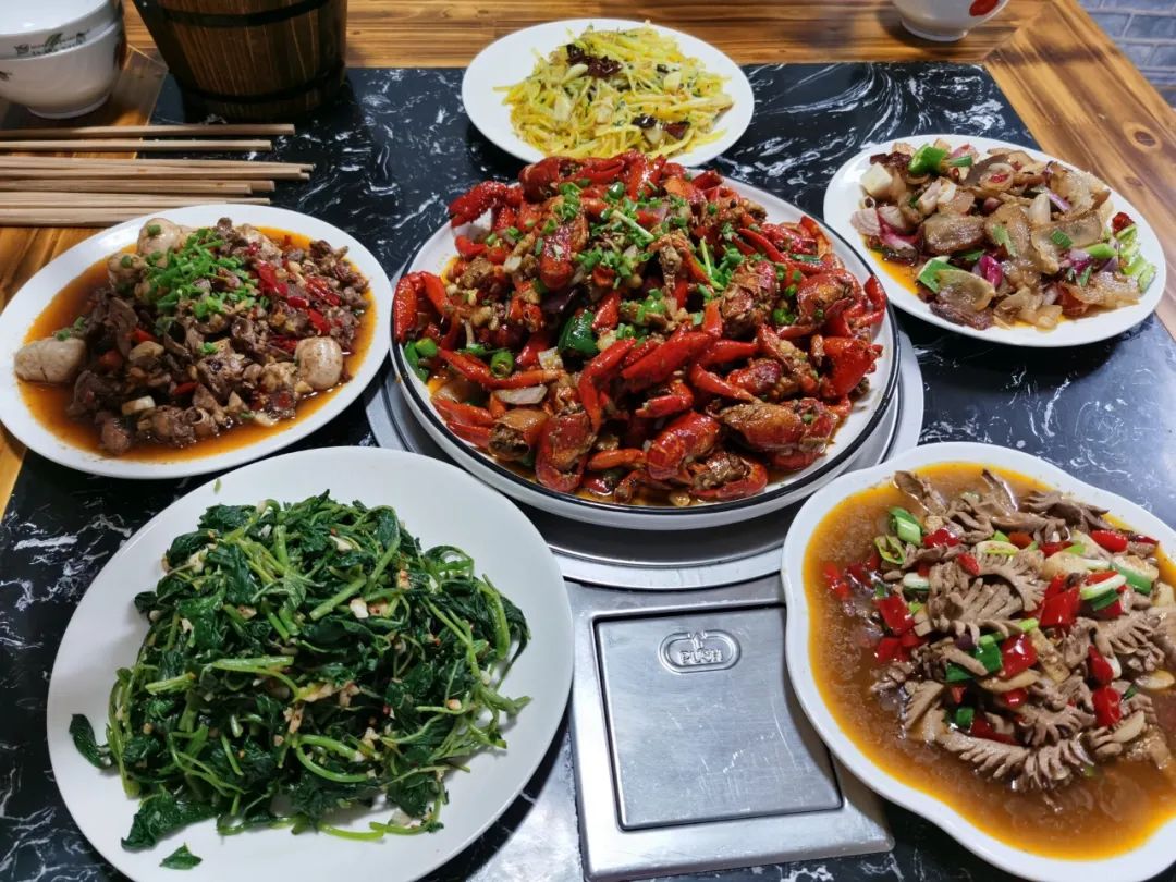 小龙虾致富_龙虾致富经_致富经1000对龙虾